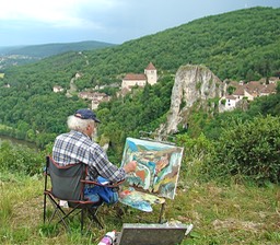 Un peintre paysagiste sur le motif; concentr, il est aux anges.