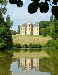 Le chteau de Maupas, vu depuis l'tang ( pied cette fois).