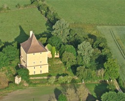 La Tour de Vesvre d'un coup d'aile.