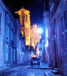 BourgesNuitsLumiereCathedrale-ruePorteJauneWeb