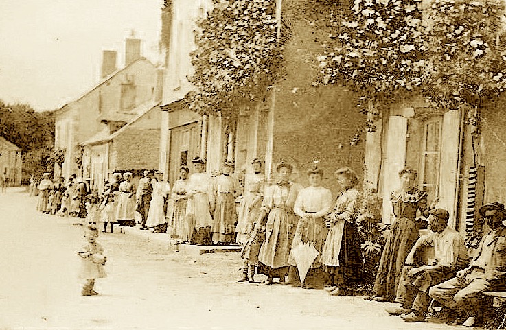 Caf-Raboin-GrandeRue-LaBorne-sepia