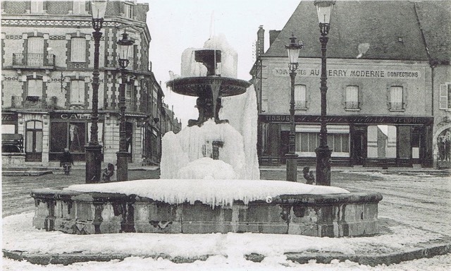 Fontaine Henrichemont Hiver-carte postale ancienne