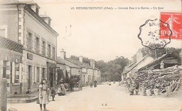 La Borne, la "grande rue". Un four. C'est aujourd'hui la maisonnette situe fae au caf "Le kilomtre".