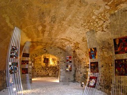 La Tour de Vesvre. Une des caves, on y prsente des expositions.