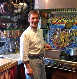 Restaurant l'picerie. Marco est aux fourneaux.