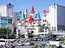 Quelque part sur le "strip" (l'avenue centrale de LasVegas), ou bien  Disneyland ?