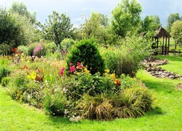 Marais de Bourges. Le maracher aime les fleurs...