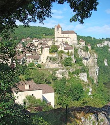 Le village, perch sur la falaise.