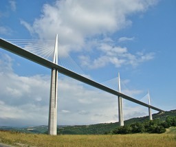 Le viaduc, vu du causse.