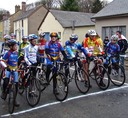 La Borne. Cyclo-cross du Kilomètre. Les jeunes attendent le signal du départ.