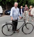 La Borne, pucerie 2010 - Beau spécimen de bicyclette antique à rénover.