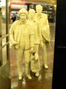 Sculpture de Georges Segal dans la gare routière.